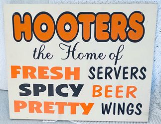 Rare vintage original hooters bar restaurant sign advertising  waitress wings beer. This sign is in excellent condition and would be a great addition 