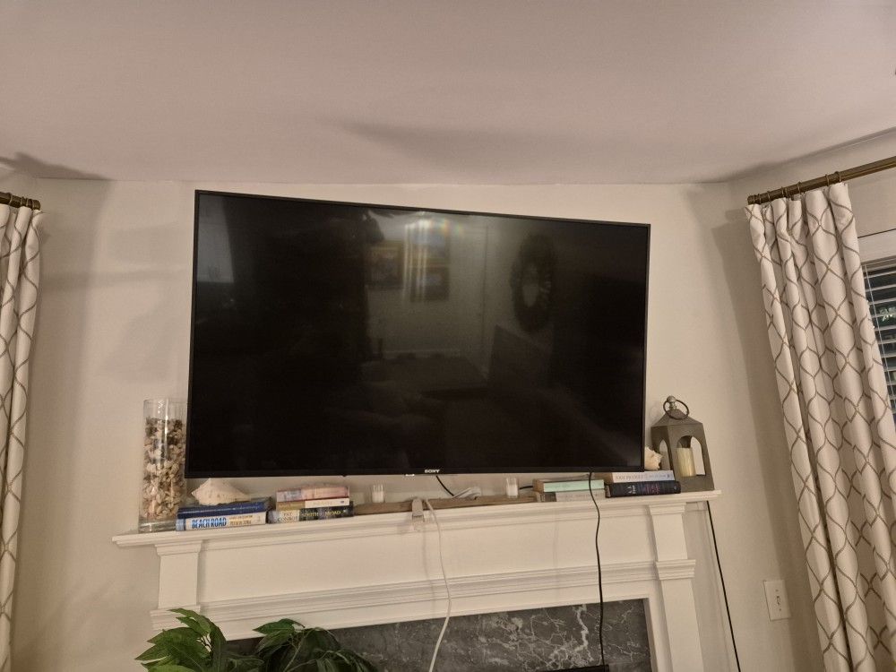 Sony 55" Older Smart TV In Very Good Condition With The TV Wall Mount