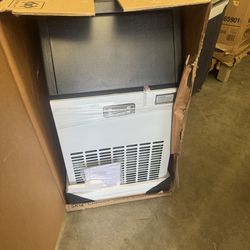 Box ice maker machine 150 lbs