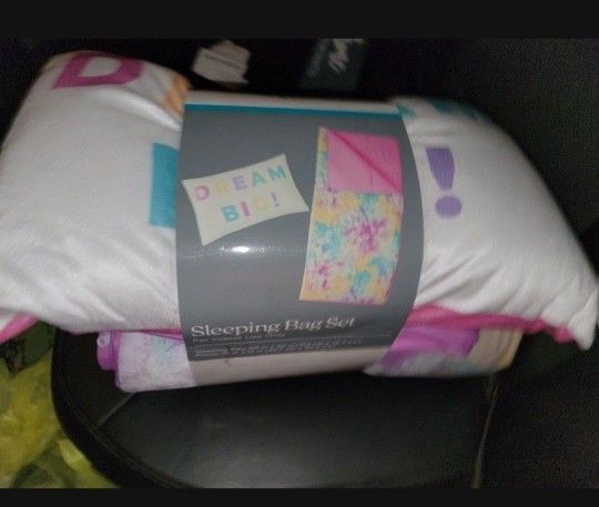 ๐๏ธ SLEEPING BAG WITH SQISHY PILLOW.
