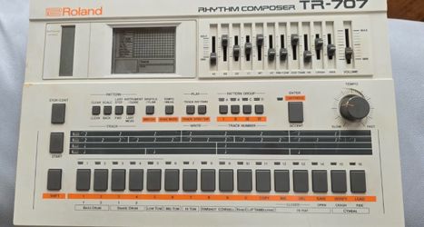 Roland TR-707 Rhythm Composer – Vintage Drum Machine