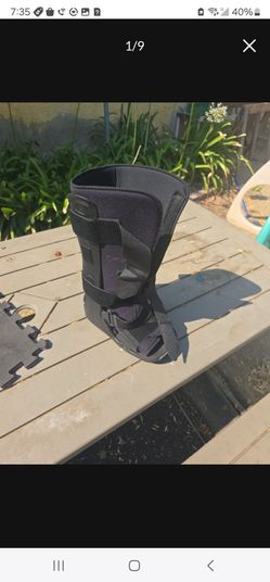 Breg Medical walking boot size small