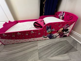 Delta Children Interactive Wood Toddler Bed, Disney Minnie Mouse