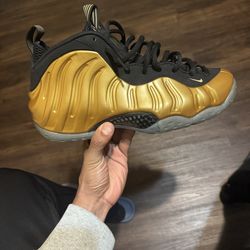 Nike Air Foamposite One Metallic Gold