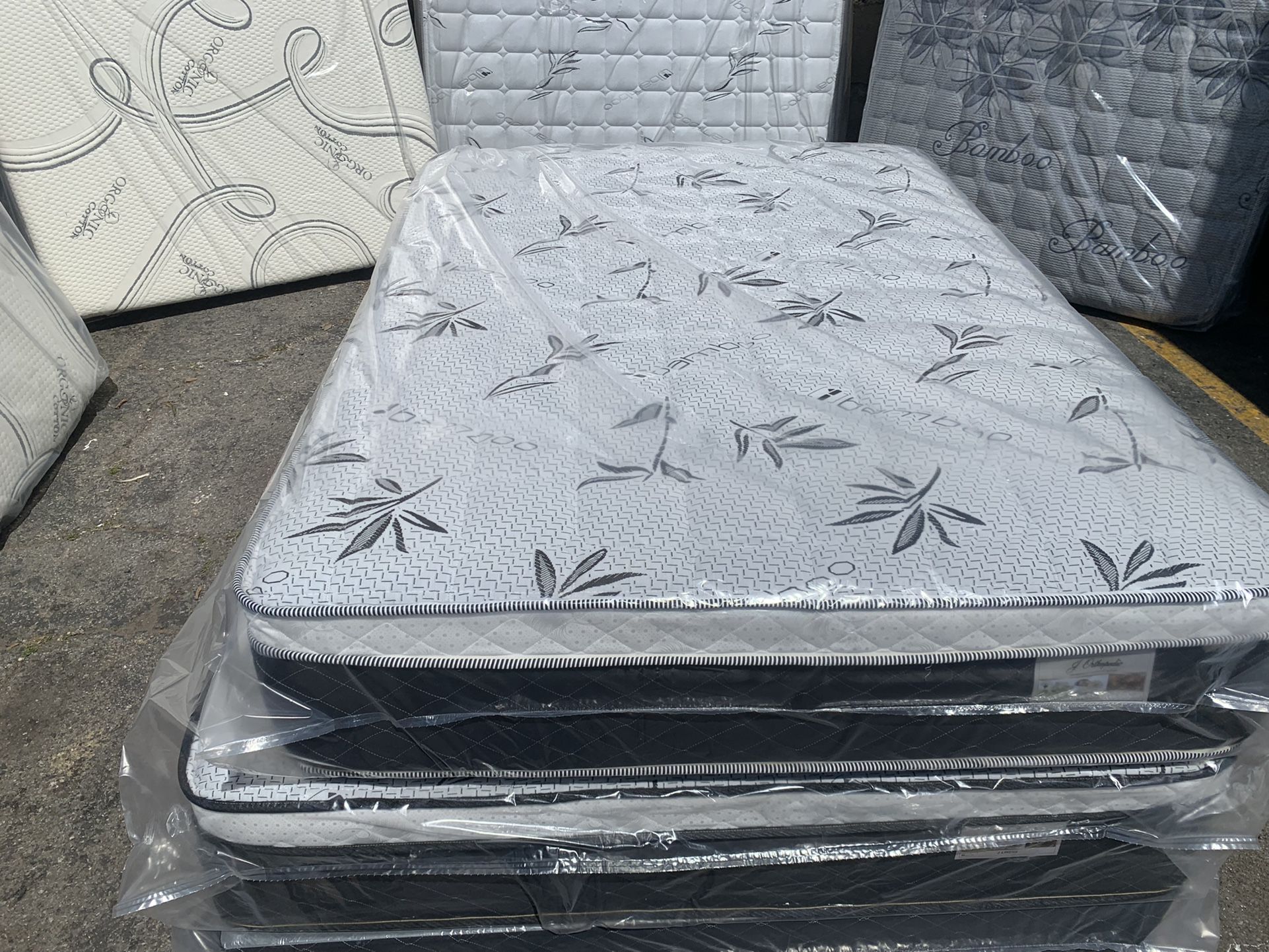🌟✨Mattress Pillow Top All Sizes ✨🌟 ☑️ 12” inches tall 🟦All sizes 🛏💤 🟩Same day delivery available🚛 🟠Queen sizes $199 🟡Full sizes $179 🟢Twin s