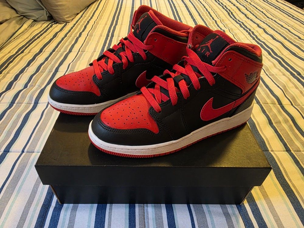 AIR JORDAN 1 MID (GS)
BLACK/FIRE RED-WHITE