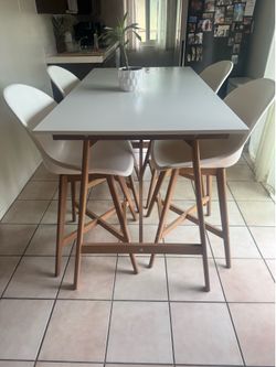 Modern Counter Height Dining Table and 4 Bar Stools