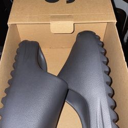Yeezy Slides Slate Grey