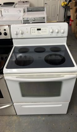 Frigidaire Electric Glass-Top Range – White, 5 Elements
