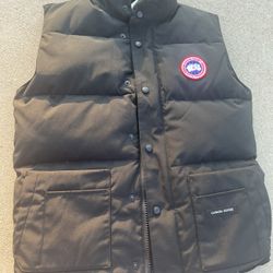 Canada Goose Puffer Vest Size M