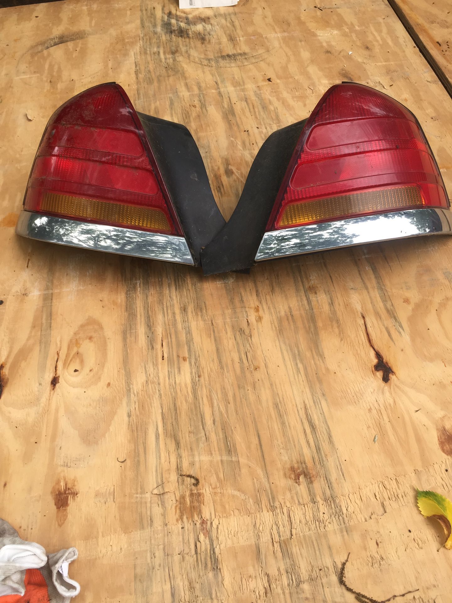 Crown Victoria 2000 Headlights