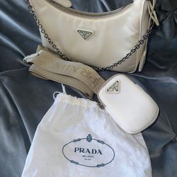 Authentic Prada Re-edition 2000 nylon bag Cameo Beige