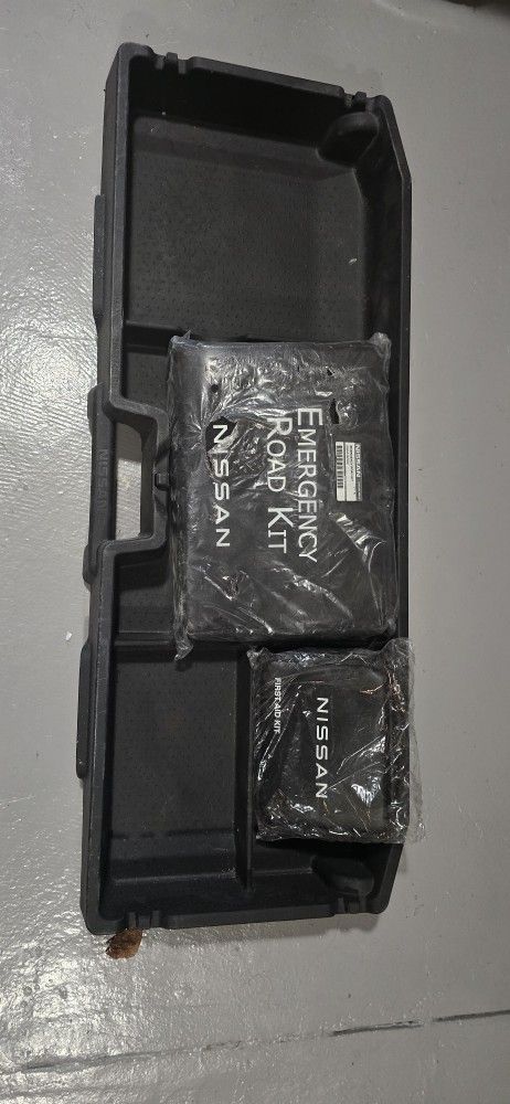2023 Nissan Pathfinder Emergency Kit