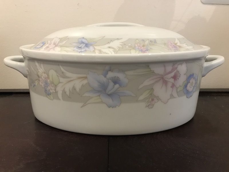 Oval pink and blue casserole serving tableware dish with lid