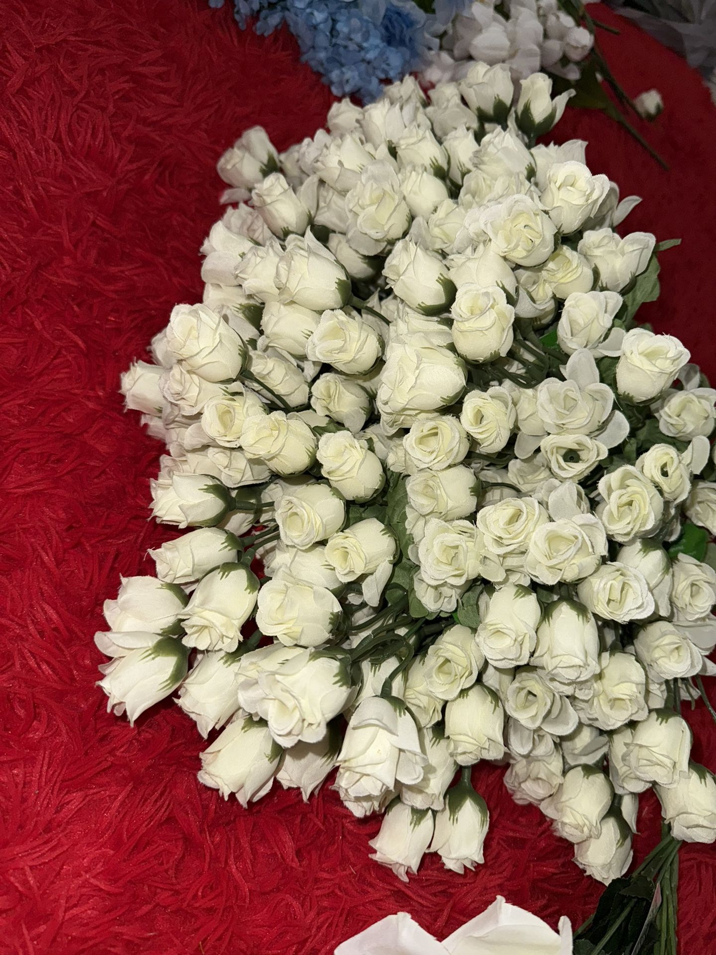 Small White Roses Centerpieces