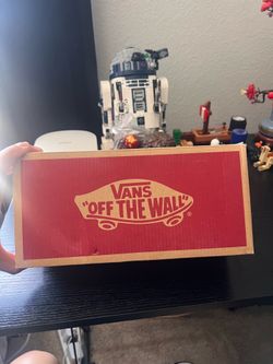 VANS - RED AND WHITE - 5 MEN , 6.5 WOMEN