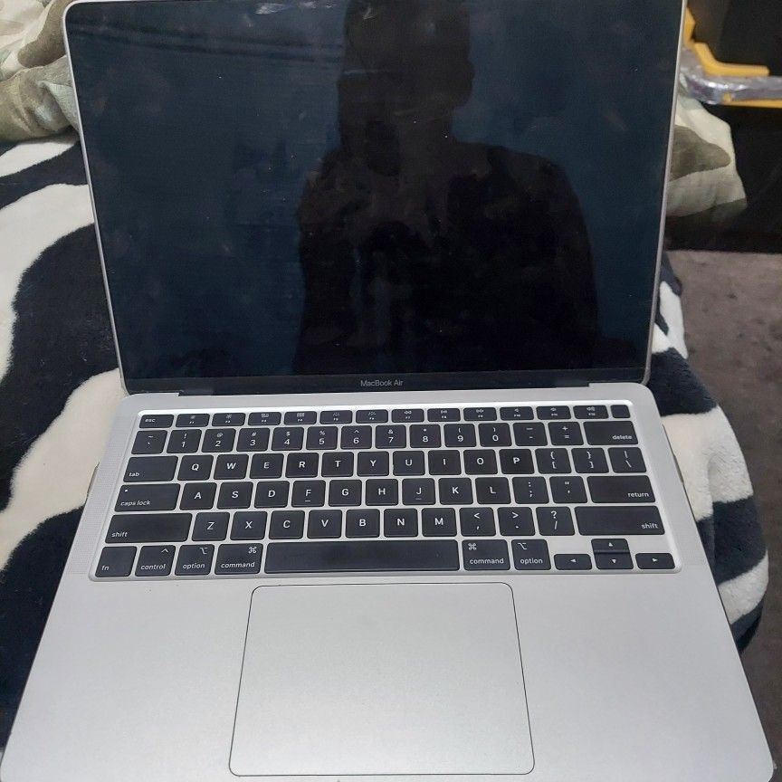 Macbook Air (For Parts)