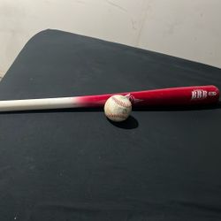 33 Inch Wood Bat With Baseball