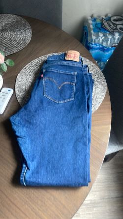 Levi’s women’s 315 shaping bootcut 31x30