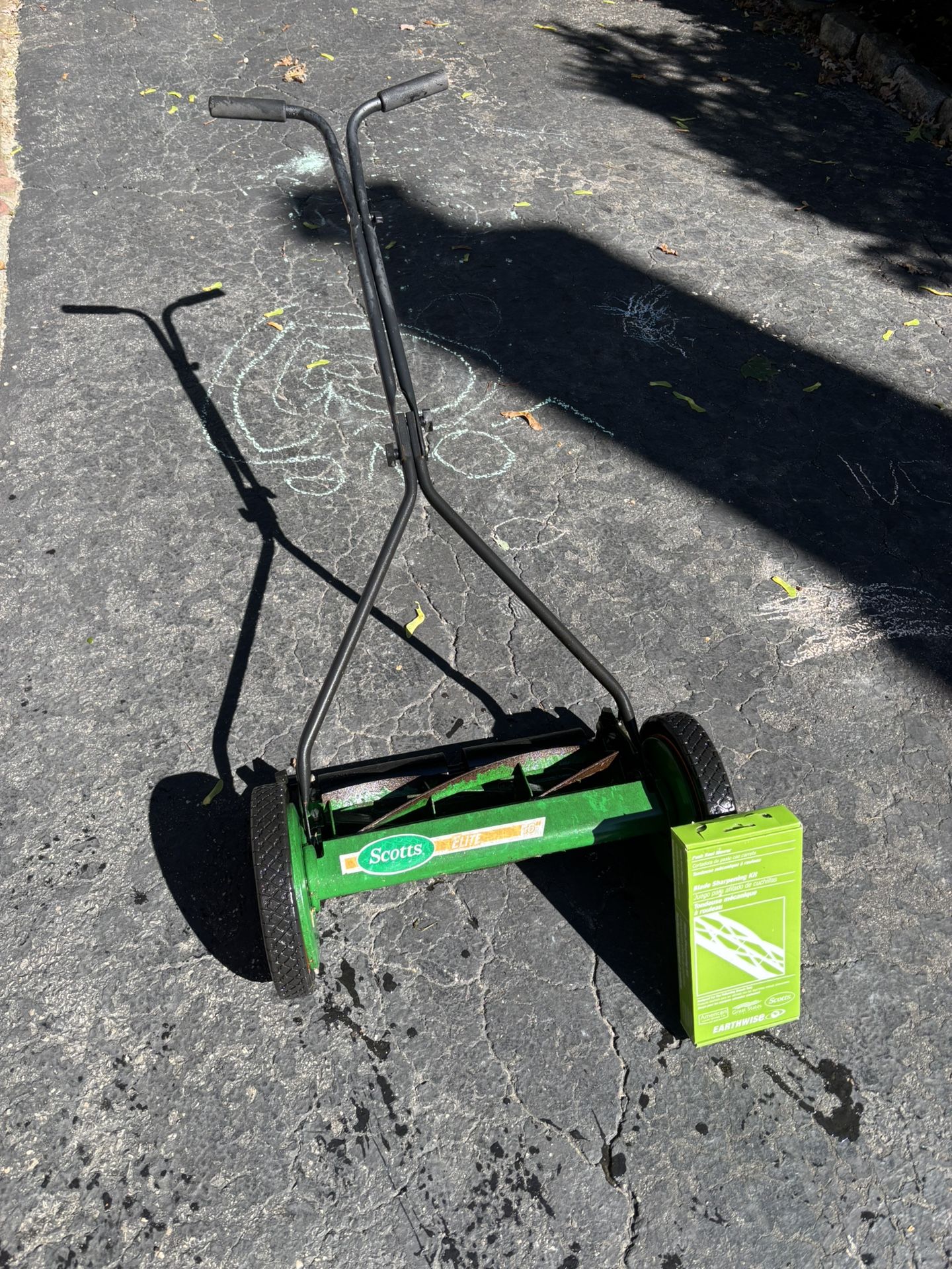 Scott’s Self-propelled Push Lawn Mower With Blade Sharpening Kit