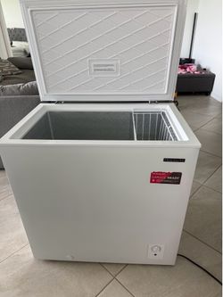 Frigidaire 7.0 cu ft Chest Freezer, White