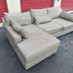 Comfy Nice Gray Sectional Couch 🔥🔥