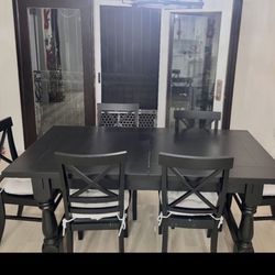 Pottery Barn Solid Wood Stefano Dining Table And Chairs