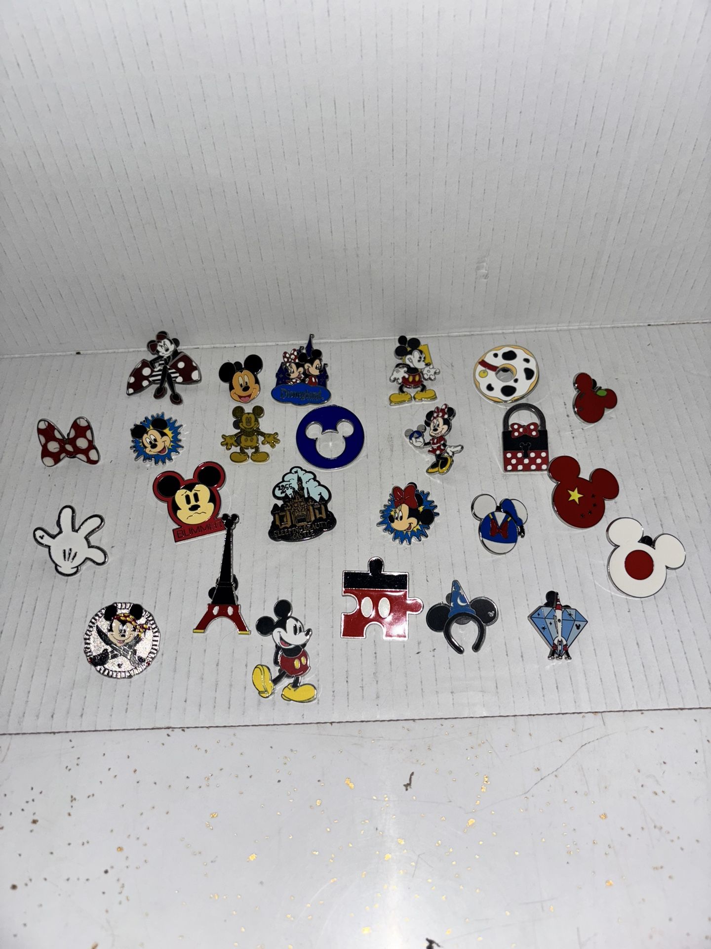 Disney Mickey And Minnie Mouse Pins Lot