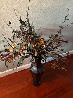 Artificial floral arrangement centerpiece