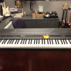 Kurzweil K1000 Electric Keyboard 