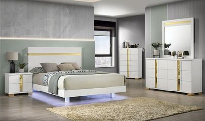 Brand New White & Gold 4pc Queen Bedroom Set (Available in Eastern King)