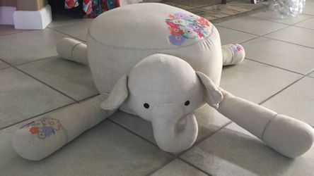 Elephant Stool - Looks new!