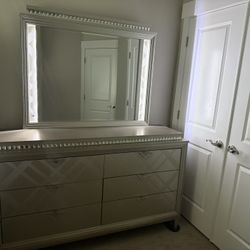 Dresser W Mirror 