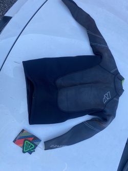 brand new NP wetsuit top small 