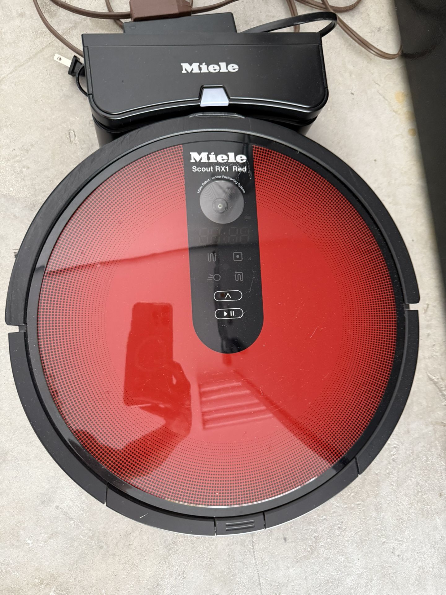 Robot Vacuum Cleaner Miele As Is, Turn On But Stopped Working I Don’t Know Why, I Just Bought A New Battery But Still showing Error 7, Was $600