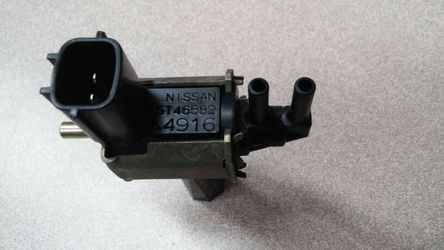Nissan vacuum valve