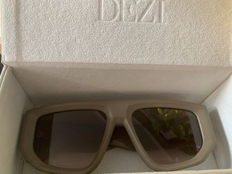 Dezi sunnies 