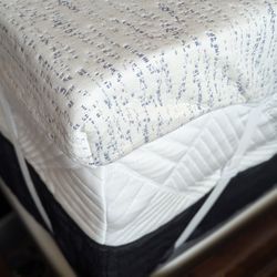 🛏️ ViscoSoft 4” King-Size Premium Select High Density Mattress Topper – Like NEW
