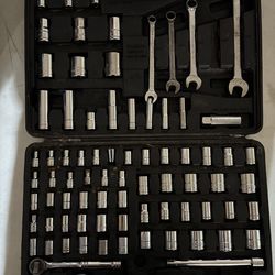 Powerbuilt 81-Piece SAE and Metric Socket Set