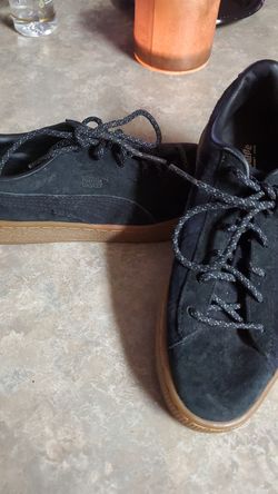 $5 PUMAS size 5.5 woman's
