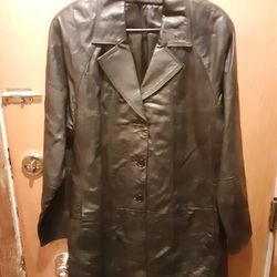 Very NICE leather Coat, No Scratches, Looks Like A Large No Tags.