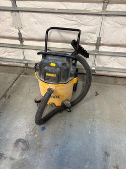 DEWALT Wet/Dry Shop Vacuum with Hose