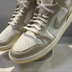 NIKE AIR JORDAN 1 MID SE “HOOPS GOLD PACK”