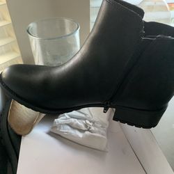Brand New Still In The Box Never Worn Women’s Boots