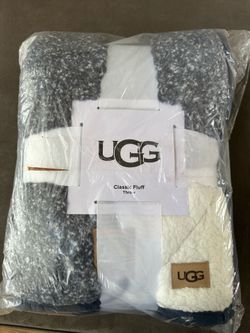 NEW! Ugg throw