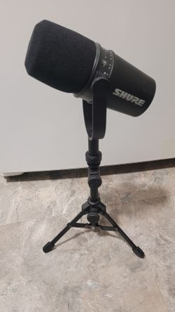 Shure MV7 Hybrid USB/XLR Podcast Microphone