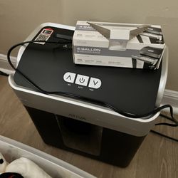 Ativa 10-Sheet Micro-Cut Shredder – Excellent Condition – Includes Box & Bag