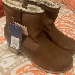 Boots 7 1/2 ( New) Memory Foam Sells For $39.99 Selling For $15.00