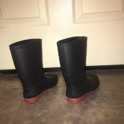 Raining boots Boy size 9