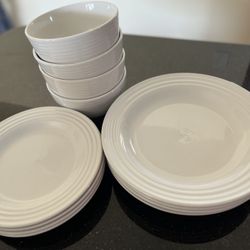 12 Piece Dinnerware